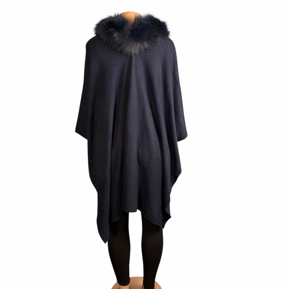 Lauren Ralph Lauren Navy Blue Elegant Draping Shawl with Faux Fur Collar - Picture 10 of 12